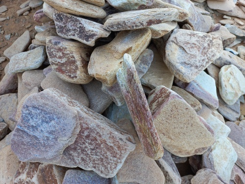 Златолит жёлтый, жёлто-зелёный глыбки и валуны для ланшафтного дизайна купить в Самарской области