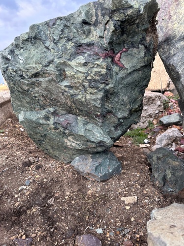 Гигантские зелёные валуны для ландшафтного дизайна весом более 5 тонн купить в Самарской области