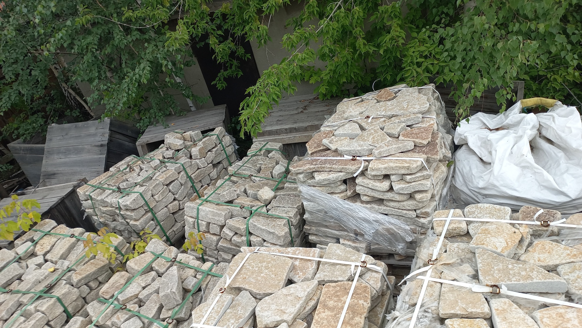 Плитняк гранитный галтованный купить в Самарской области