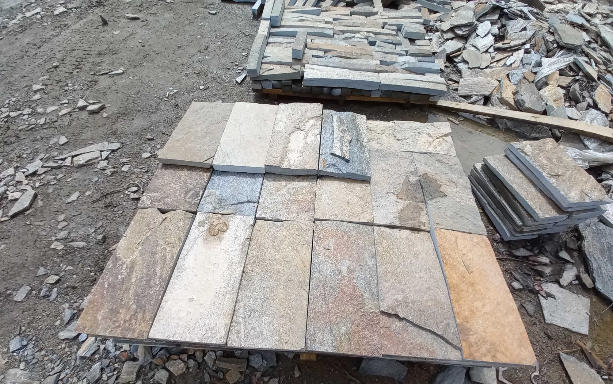 Плитка пилёная златолит Уральский для цоколя, отмостки купить в Самарской области