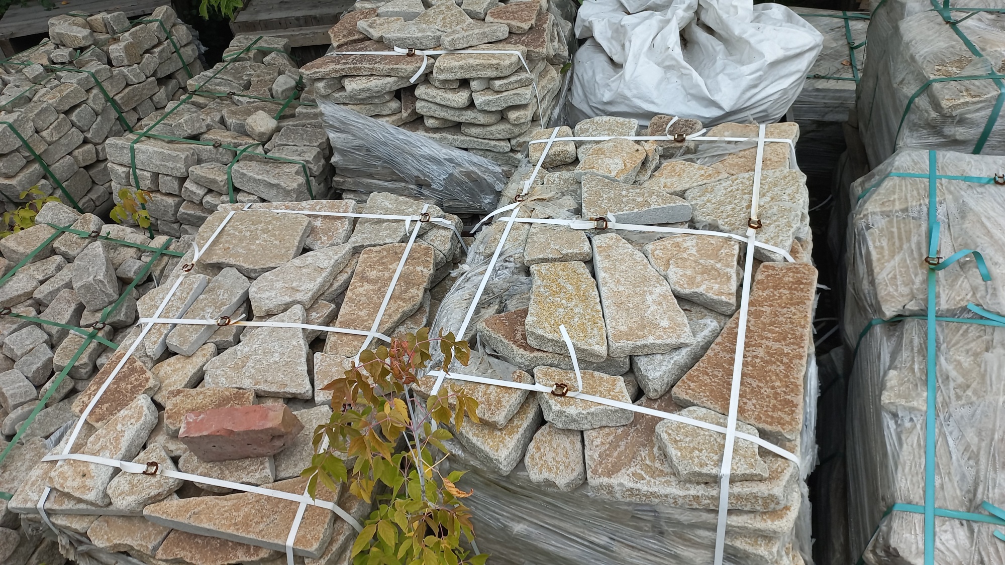 Плитняк гранитный галтованный купить в Самарской области