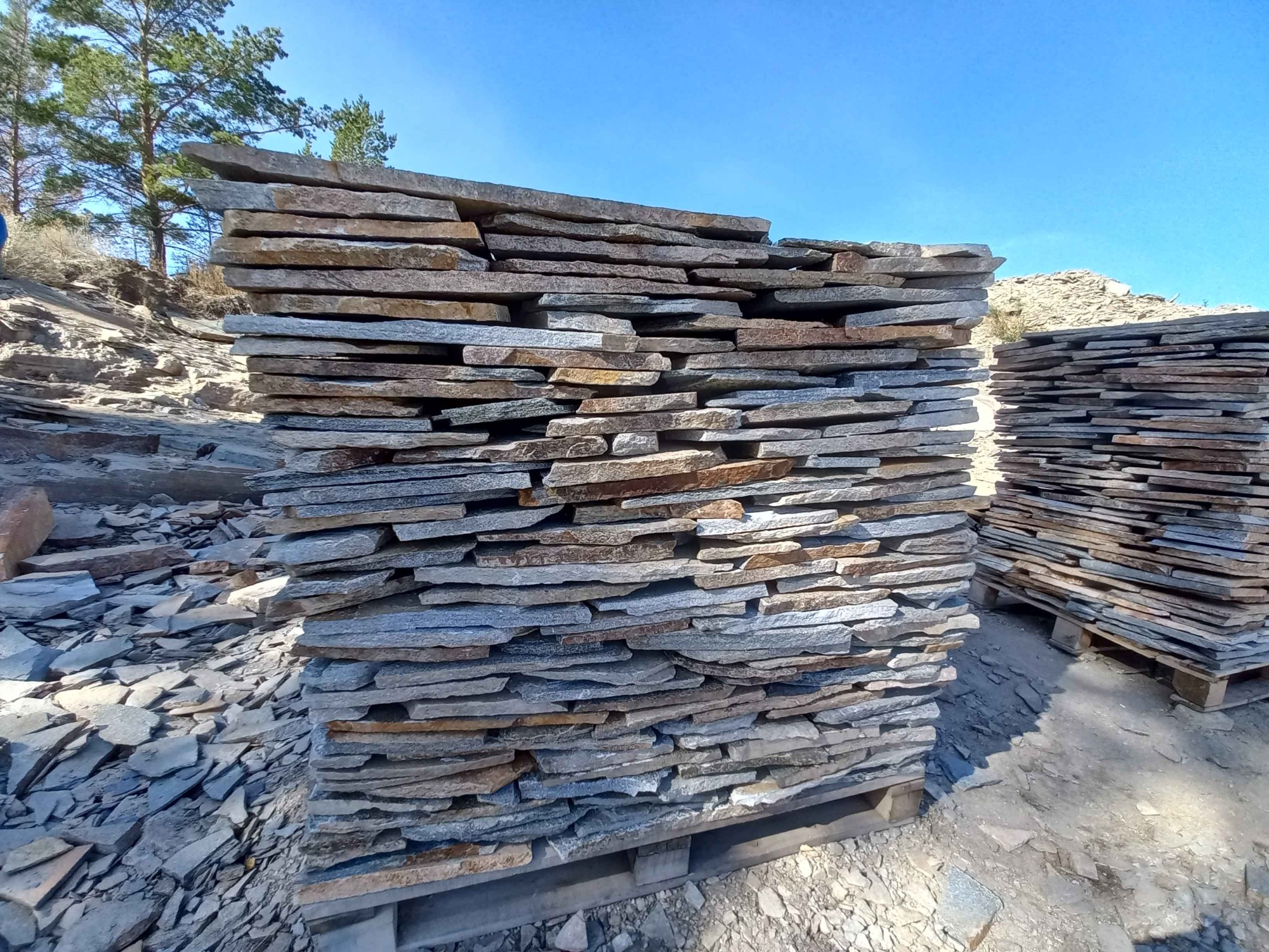 Плитняк златолит серебристый для фасада купить в Самарской области