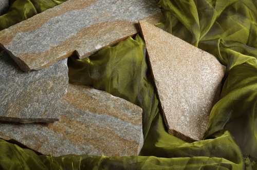 Плитняк златолит Уральский для цоколя, отмостки купить в Самарской области