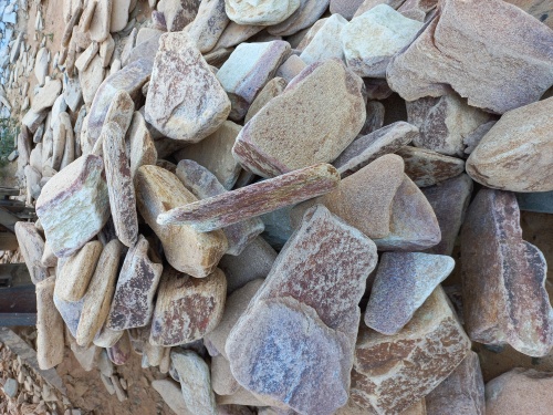 Златолит жёлтый, жёлто-зелёный глыбки и валуны для ланшафтного дизайна купить в Самарской области