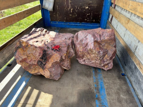 Валуны ландшафтные красно-фиолетовые